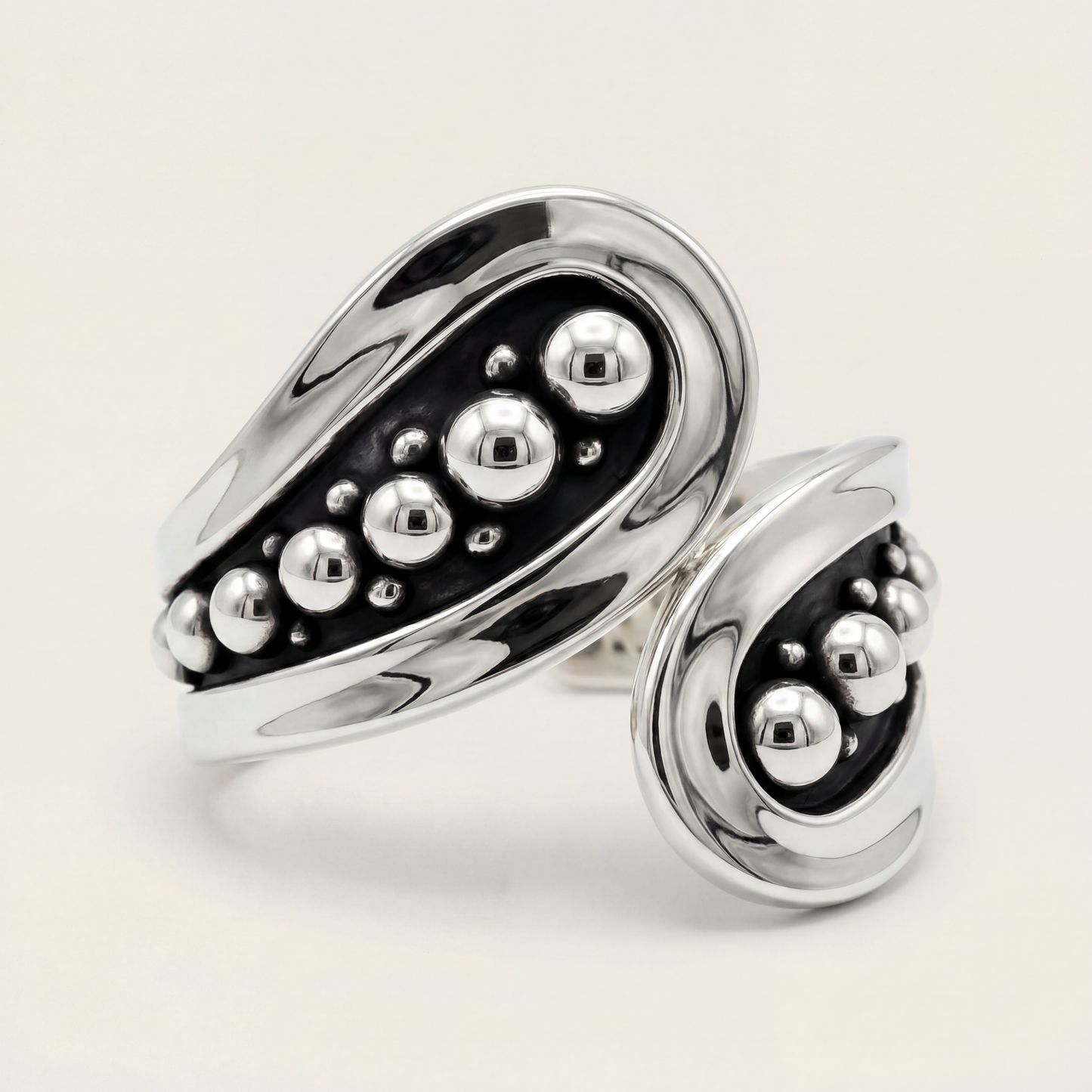 Silver Taxco bracelet, modern design with dots-clamper style