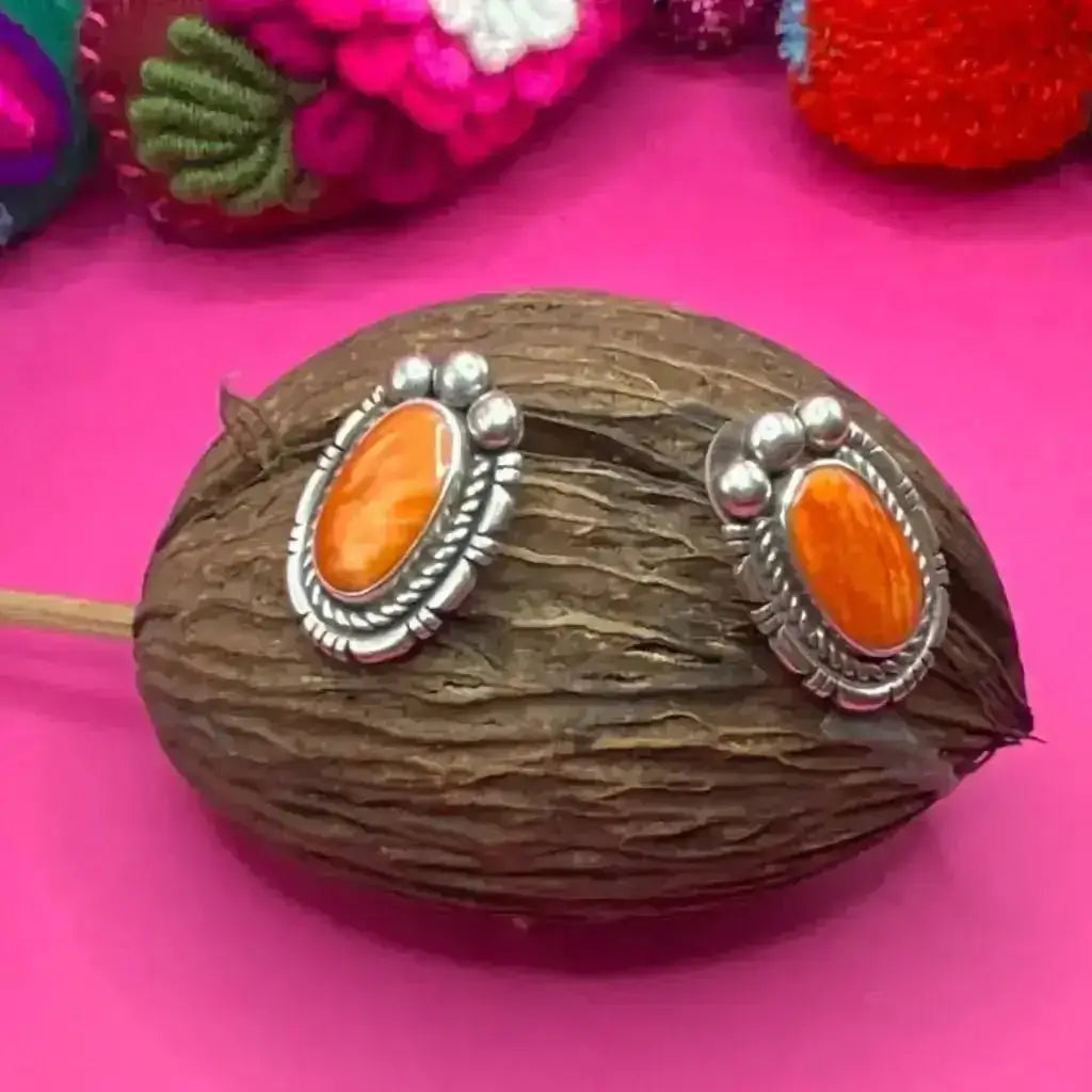 Santo Domingo spiny oyster round earrings by Robert