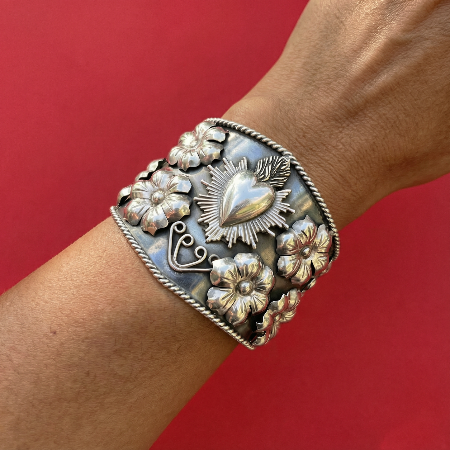 Silver Taxco bracelet, modern design with gorgeous heart