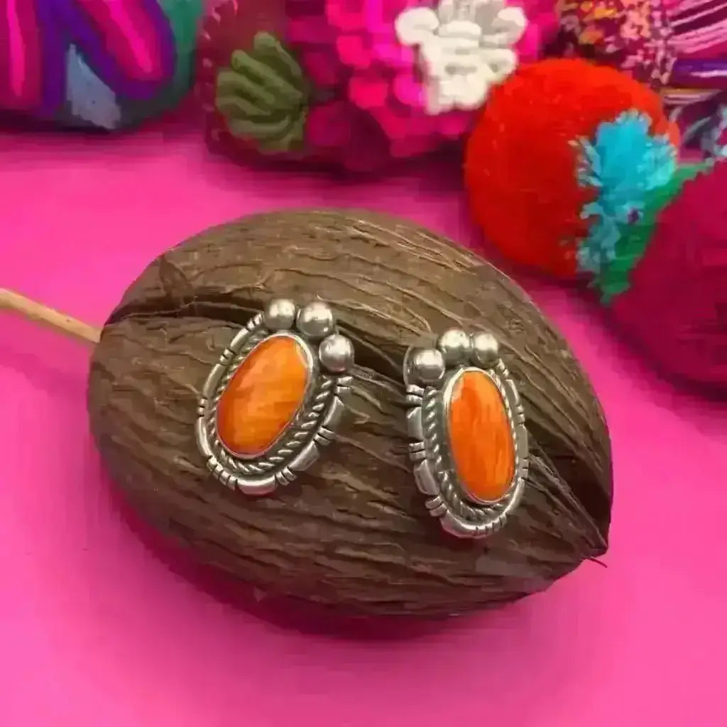 Santo Domingo spiny oyster round earrings by Robert