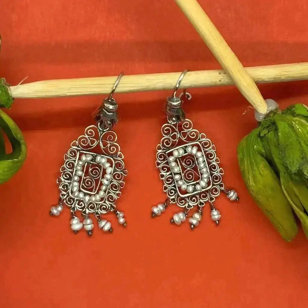Silver filigree Mexican earrings with hand from Oaxaca