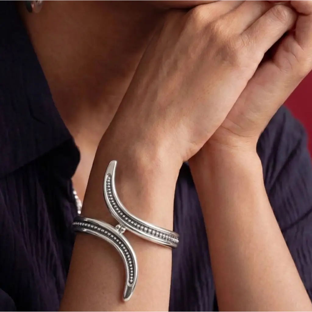 Silver thin swirl Taxco clamper bracelet modern design like