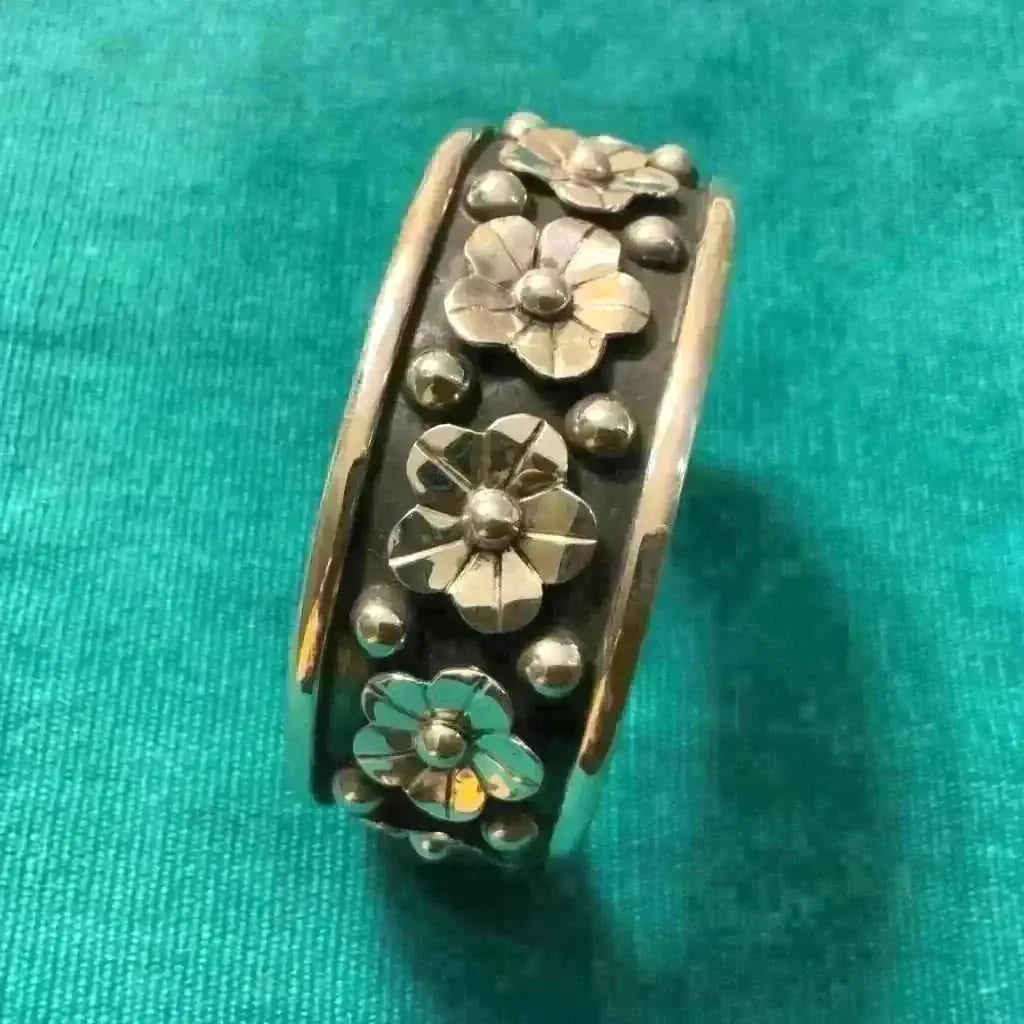Stunning Taxco sterling bracelet with flowers