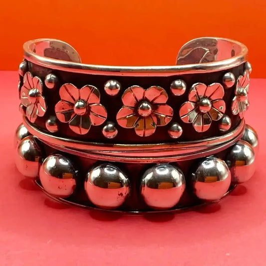 Stunning Taxco sterling bracelet with flowers