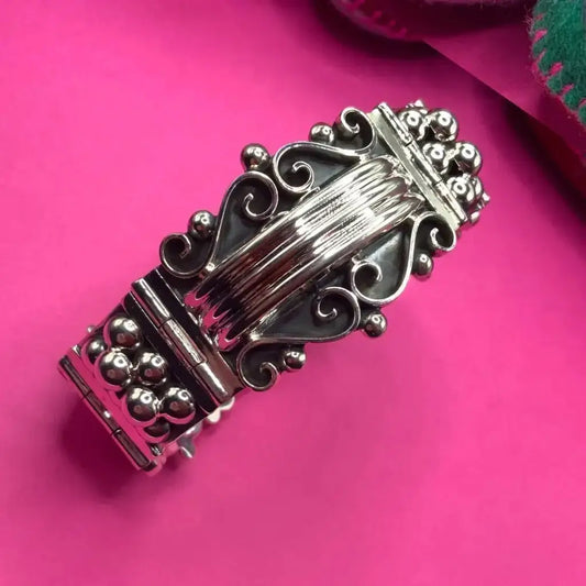 Stunning Taxco sterling silver bracelet hinged