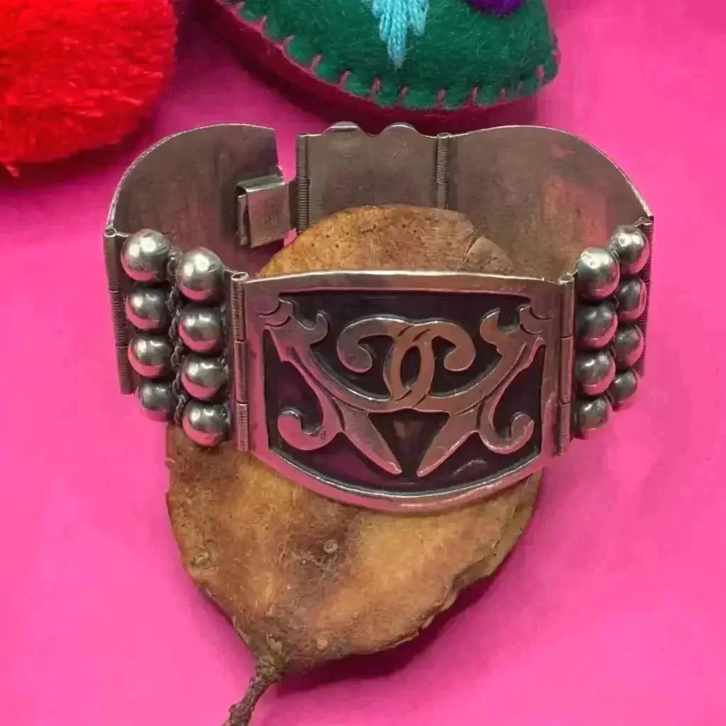 Vintage Taxco bracelet with inlaid silver circa 1940